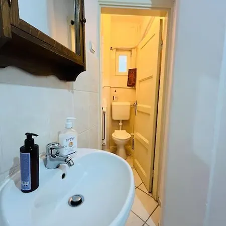 Homestay Downtown Unirii Square Private Economy With Shared Amenities *