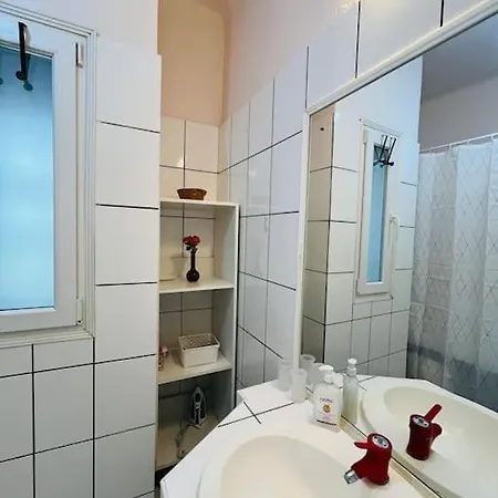 Downtown Unirii Square Private Economy With Shared Amenities Homestay *