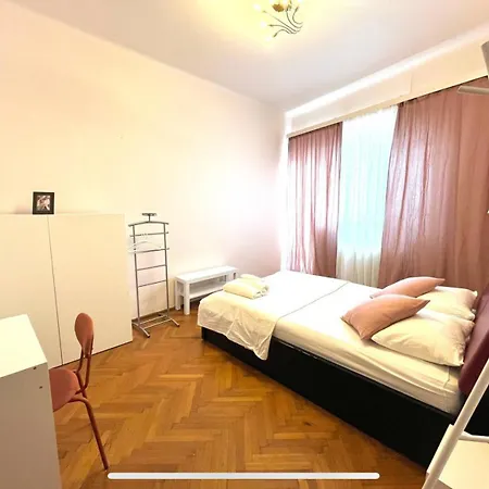 Downtown Unirii Square Private Economy With Shared Amenities *