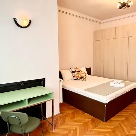 Downtown Unirii Square Private Economy With Shared Amenities