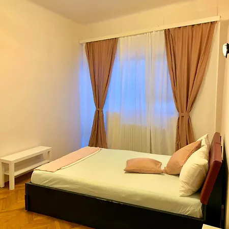 Homestay Downtown Unirii Square Private Economy With Shared Amenities