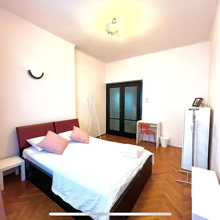 Downtown Unirii Square Private Economy With Shared Amenities Homestay *