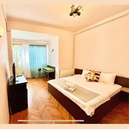 Downtown Unirii Square Private Economy With Shared Amenities Homestay
