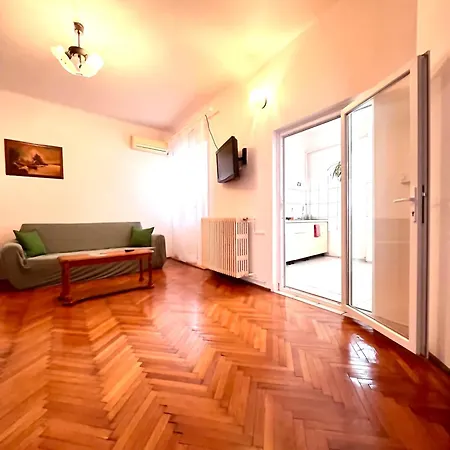 Downtown Unirii Square Private Economy With Shared Amenities Bukarest