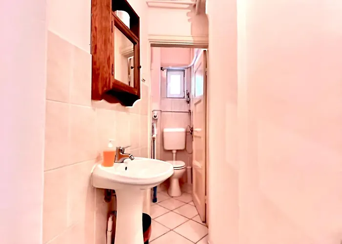 Downtown Unirii Square Private Economy With Shared Amenities Bukarest