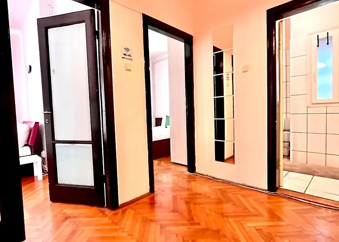 Downtown Unirii Square Private Economy With Shared Amenities Бухарест