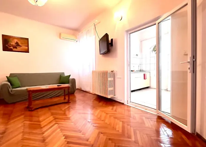 Downtown Unirii Square Private Economy With Shared Amenities Bukarest