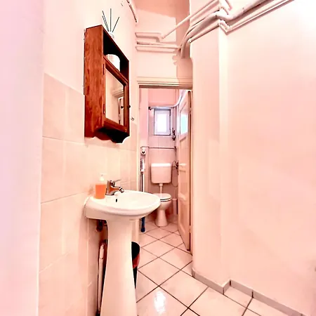 Downtown Unirii Square Private Economy With Shared Amenities Bukarest